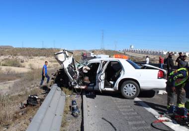 Paisano queda prensado tras colisión con tráiler en libramiento Norponiente de Saltillo, Coahuila