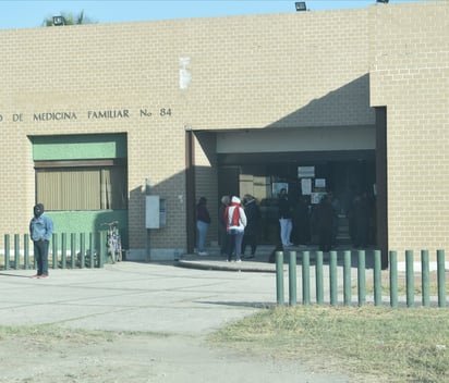 Caos en la clínica 84 del IMSS Monclova por aumento de contagios de COVID-19