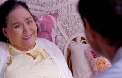 Sonriente y en una cama, así fue la última escena de Carmelita Salinas