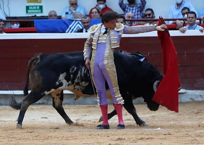 Roca Rey rescata en parte una tarde de naufragio en Manizales