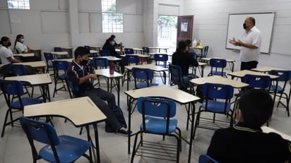 11 estados posponen clases presenciales por Ómicron