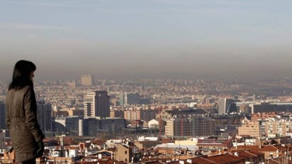 Larga exposición a polución del aire podría aumentar riesgo de contraer COVID-19