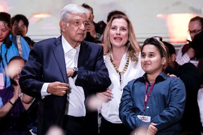 Gutiérrez Müller y su hijo se aíslan tras el contagio de AMLO de COVID-19