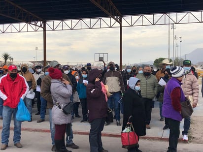 Adultos de 50 a 59 años reciben refuerzo de COVID-19 en Monclova