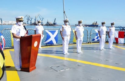 Zarpa de Veracruz barco de la Semar con libros hacia La Habana