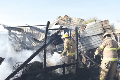 Incendio termina con jacal en colonia Ampliación 21 de Marzo