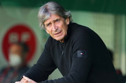 Manuel Pellegrini, 'contento' por la victoria 'pero amargado por el daño al fútbol'