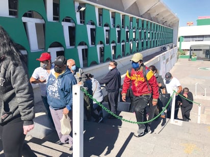 Derechohabientes presentan quejas por no ser atendidos el seguro social de Monclova