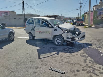 Vehículo del DIF termina destrozado en fuerte choque en Frontera