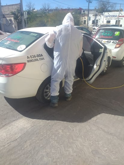 Radio Taxis Premier de Monclova son sanitizados para evitar contagios de COVID-19