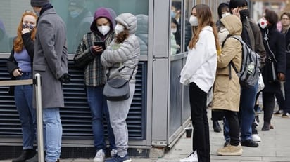 El Reino Unido estudia eliminar la cuarentena obligatoria para infectados