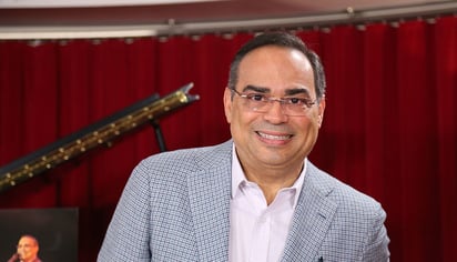 Gilberto Santa Rosa lanza nuevo tema, 'Cartas sobre la mesa', y prepara disco