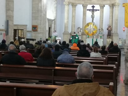 Padre: Me llama la atención que andan en el moll, en la pulga y se olvidan de la iglesia