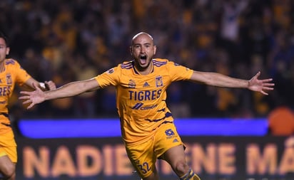 Carlos González pide perdón por cantar el himno Universitario de los Pumas