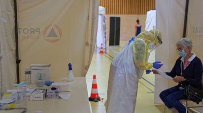 Francia registra el pico de muertes en esta ola por COVID-19 en 24 horas: 393