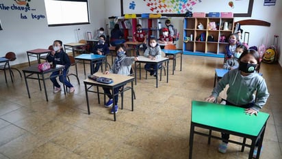 Pugna entre autoridades por retorno a clases presenciales en Ecuador