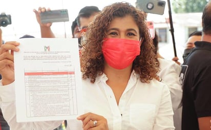 Hija del exgobernador Hendricks se registra como precandidata del PRI