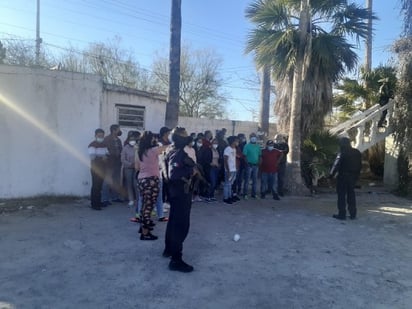 En hotel de Piedras Negras aseguran a más de 100 migrantes venezolanos y colombianos