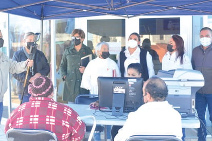 DIF Frontera asesora a los abuelos para recibir tarjeta de 65 y Más