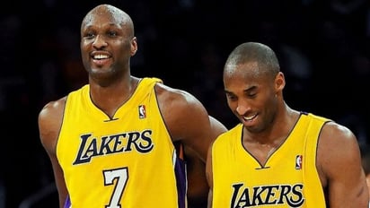 Lamar recibió una joya en memoria de Kobe