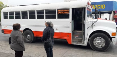 ¿Qué es la puerta de emergencia en el transporte público? 