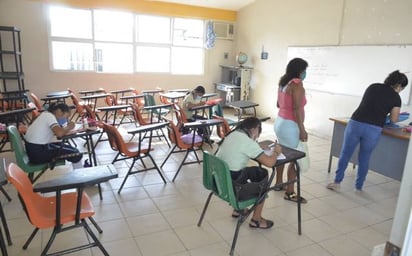 El Salvador suspende clases presenciales por alza de casos diarios de COVID-19