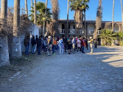 En Piedras Negras clausuran hotel que hospedaba a más de un centenar de migrantes