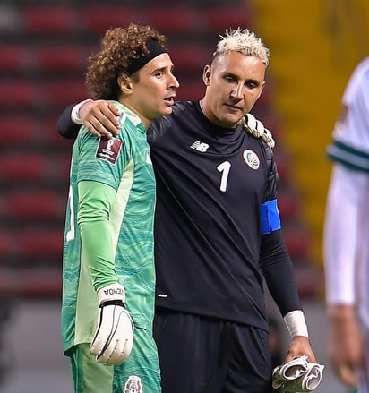 fútbol Guillermo Ochoa y Keylor Navas se volvieron a encontrar en la cancha del Estadio Azteca 