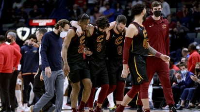 Los Cavaliers sufren para ganar a los Pelicans de Willy Hernagómez