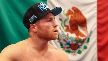 Canelo Álvarez: hombre sin brazos le pidió firmar sus guantes para comprar prótesis