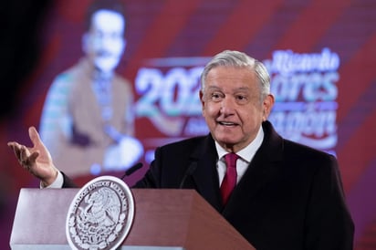 AMLO se compromete a revisar los sueldos de embajadores y cónsules