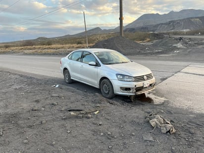 Parejita de enamorados se queda a medio camino en Monclova al chocar el auto en el que viajaban 