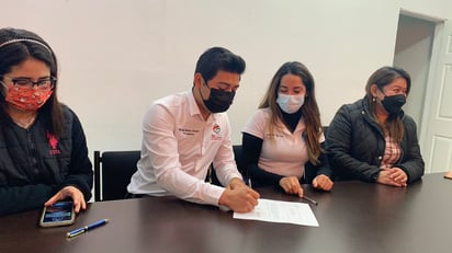 La Fundación Luisito Tijerina y la Red Jóvenes por México firman acuerdo para recolección de tapitas