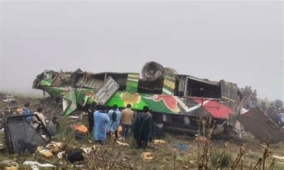 Al menos 22 muertos y 5 desaparecidos deja accidente de autobús en en Perú