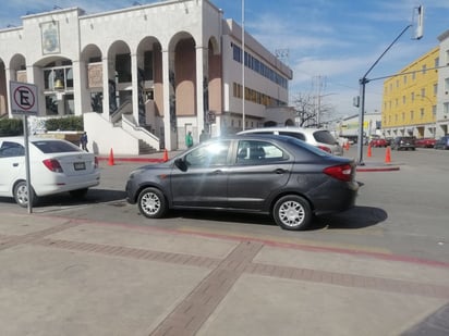 El pan de cada día; violan áreas peatonales en la Zona Centro de Monclova 