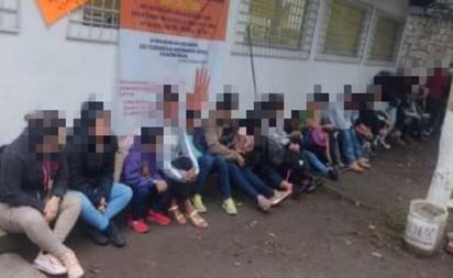 Aseguran a 26 migrantes que viajaban en un vehículo en Veracruz