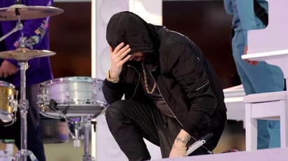 Super Bowl: el controversial gesto con el que Eminem acaparó todas las miradas en el show de medio tiempo