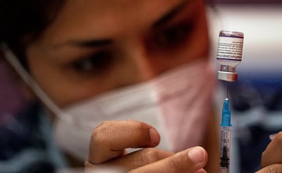 Estudio: 3 dosis de vacuna de Pfizer Covid-19, es más eficaz contra hospitalización