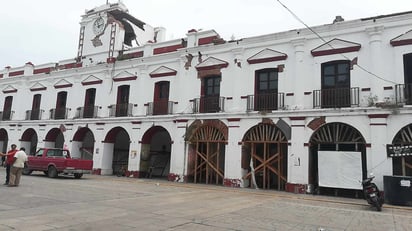 Irrumpen hombres armados palacio de Juchitán