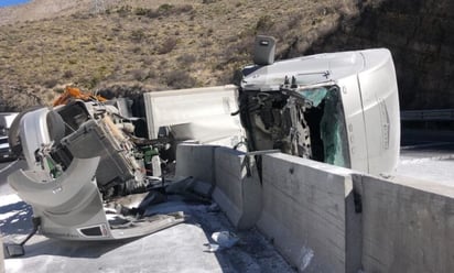 Otra vez...Tráiler vuelca en Los Chorros