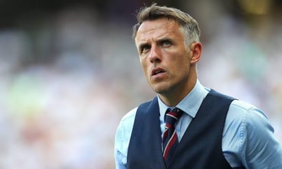 Phil Neville se rinde ante Higuaín: 'Es como un maestro con los niños del colegio'