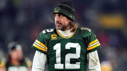 Mientras pondera su futuro, Aaron Rodgers está en un sitio muy diferente con respecto a hace un año