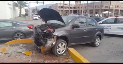 Conductoras al volante provocan fuerte choque en Pape y Monterrey de Monclova