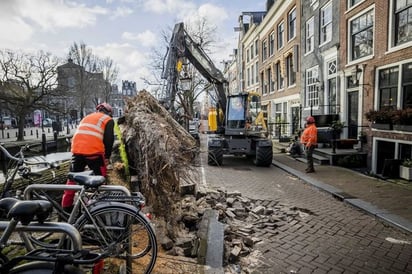 Eunice deja unas 75,000 casas sin electricidad y seis heridos en Francia