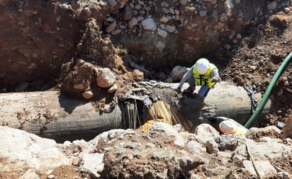 Nueva fuga de agua en El Realito afecta a 32 colonias de SLP