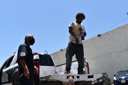 Otra vez 'El Morín', siembra el terror en el estacionamiento de un banco local