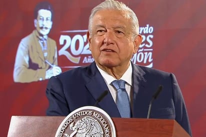 AMLO: INE hace a 'regañadientes' consulta para revocación de mandato