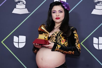 Mon Laferte: '¡Soy la más feliz del planeta! ¡Soy mamá!'