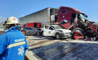 Tráiler embiste a varios vehículos en la México-Cuernavaca