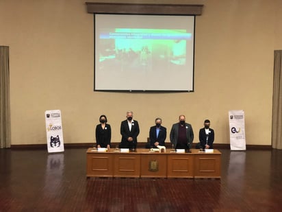 Salvador Vélez rinde el primer informe del segundo periodo en el auditorio de la UAdeC